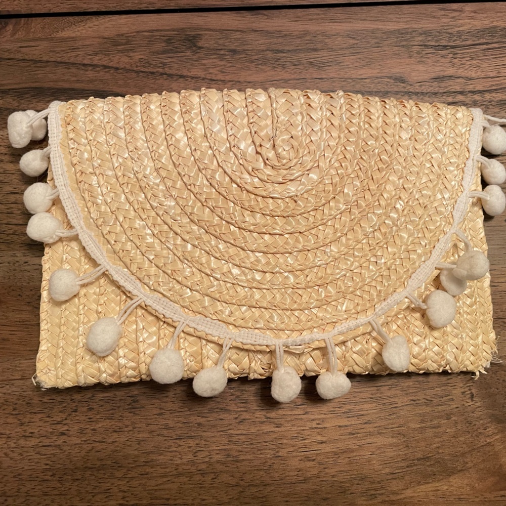Beach style clutch.
